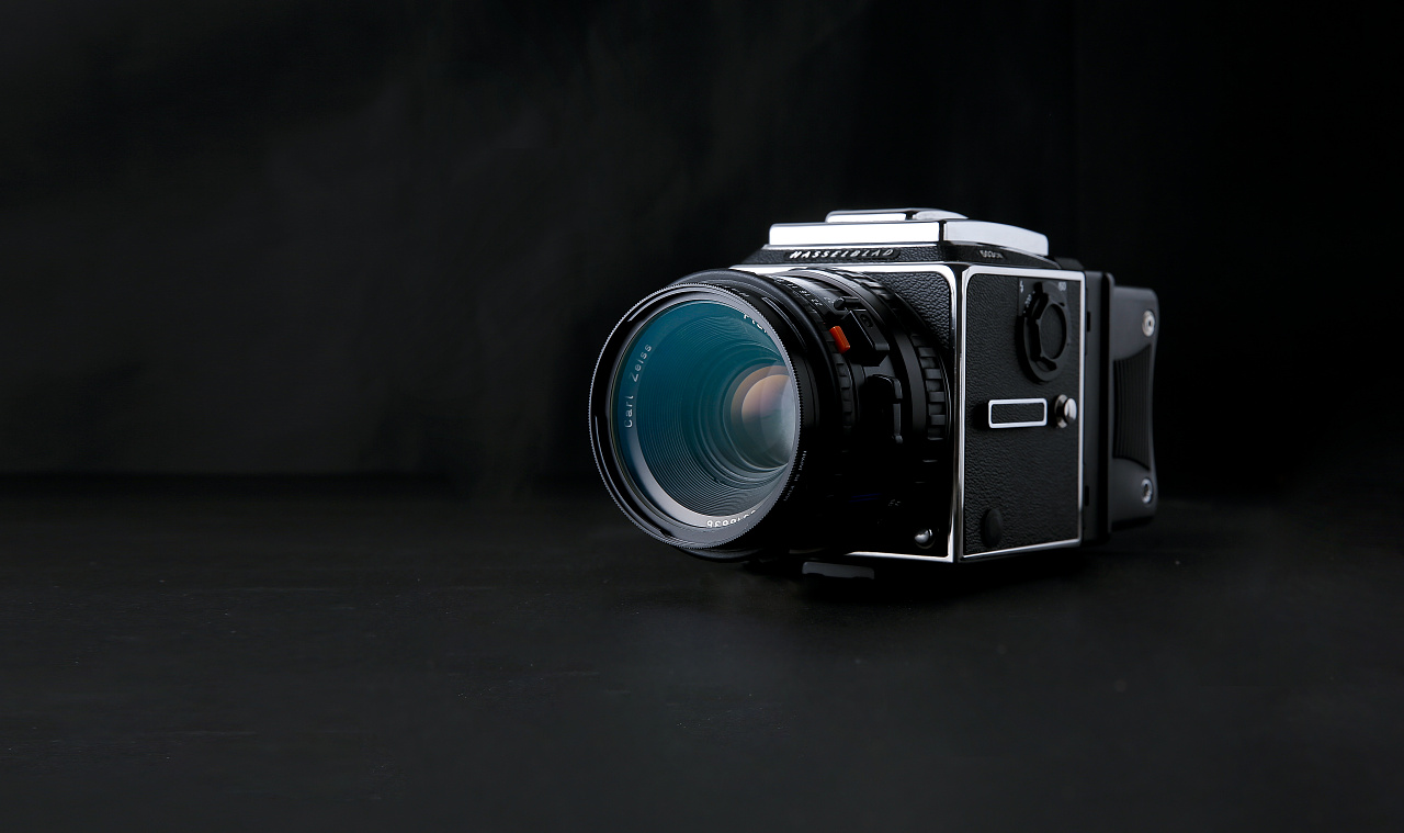 哈蘇503cw 經(jīng)典中畫幅相機的影像藝術(shù)與新能源技術(shù)開發(fā)的關(guān)聯(lián)