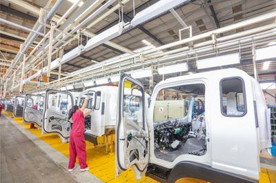 四川江淮建廠5周年首臺新能源輕卡下線，向著西南輕卡第一品牌邁進